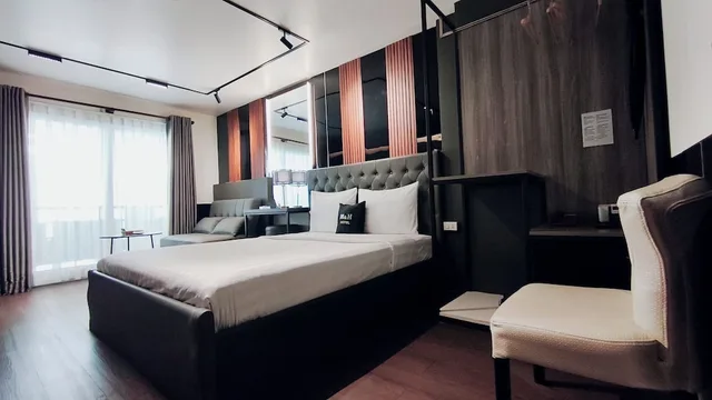 جناح بسرير كوين وسرير فردي بشرفة، Moc Huong Hotel 8/10