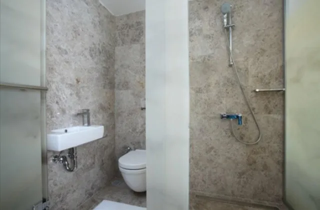 غرفة بسرير مزدوج بإطلالة على المدينة، Eskiceshme - Adults Only 4/4