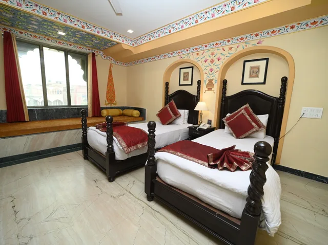 غرفة قياسية بسرير كوين بإطلالة على المدينة بغرفة نوم واحدة، Fort Chandragupt Hotel 2/6