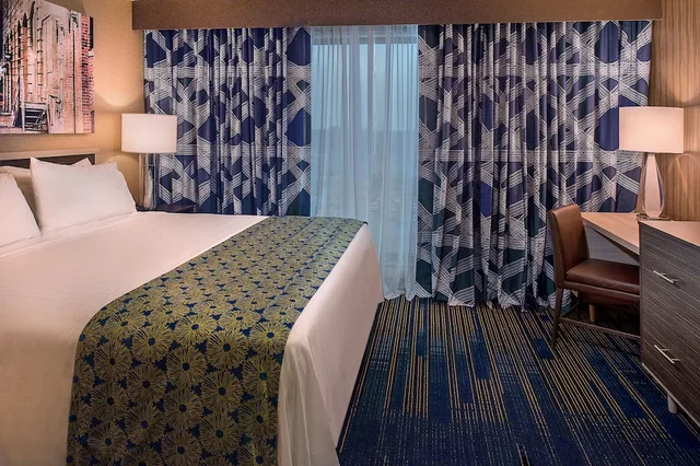 King Bed, Arch View، HoteLumiere at the Arch Saint Louis - A Caesars Rewards Destination 1/2