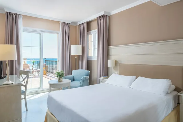 غرفة بسرير كوين بإطلالة على البحر، Iberostar Waves Malaga Playa 5/10