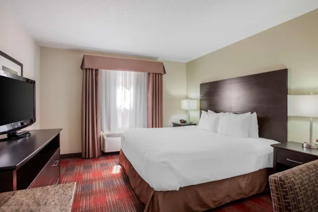 غرفة بسرير كينج، Best Western Plus Red Deer Inn and Suites 4/4