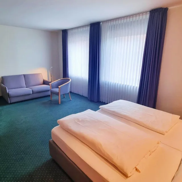غرفة بسرير كينج مع سرير إضافي، Hotel Panorama Hamburg-Harburg 3/10