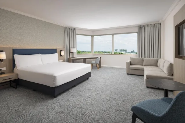 Renovated, Plus, Executive, Family, King Bed، Hilton Paris Charles De Gaulle Airport 1/7