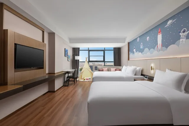 Smart, Deluxe, Family, 1 King and 1 Single Beds، Days Hotel by Wyndham Yancheng Hi-tech Park 1/1