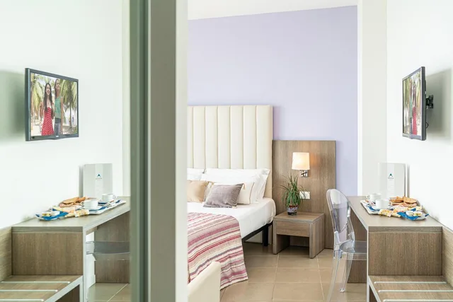 غرفة بريستيج بسرير مزدوج أو سريرين منفصلين بإطلالة على البحر بشرفة، Karinzia Hotel 2/3