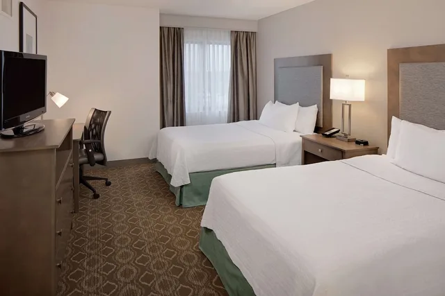 جناح بسريرين مزدوجين بغرفة نوم واحدة مع أريكة، Homewood Suites by Hilton Minneapolis Mall of America 1/2
