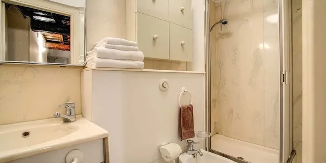 شقة بسرير كوين بغرفة نوم واحدة مع أريكة، Cartari Elegant Suite Piazza Navona 2/3