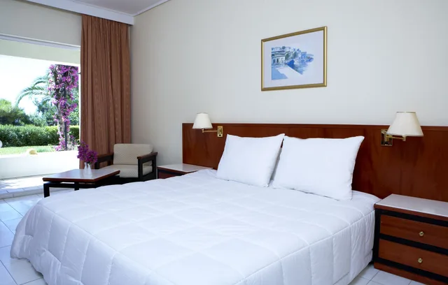 بنغل بسريرين منفصلين بإطلالة على الحديقة مع أريكة، Sunshine Corfu Hotel & Spa 2/6