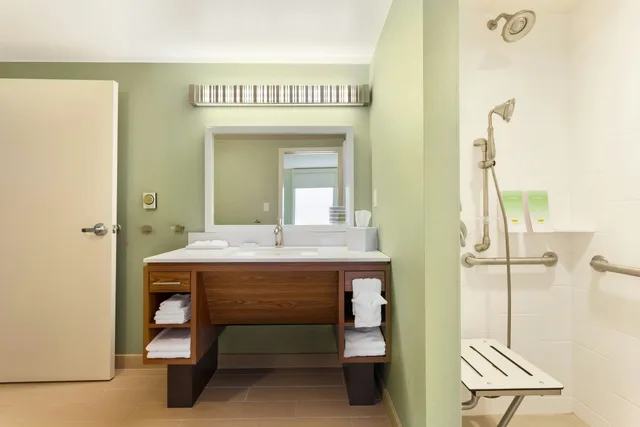 جناح بسريرين كوين لذوي الإعاقة، Home2 Suites by Hilton Fargo, ND 1/1