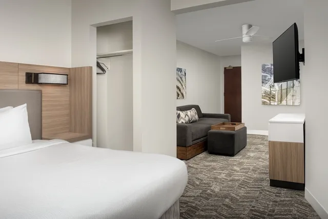 جناح بسرير كينج مع أريكة، Springhill Suites Atlanta Buford Mall of Georgia 4/10