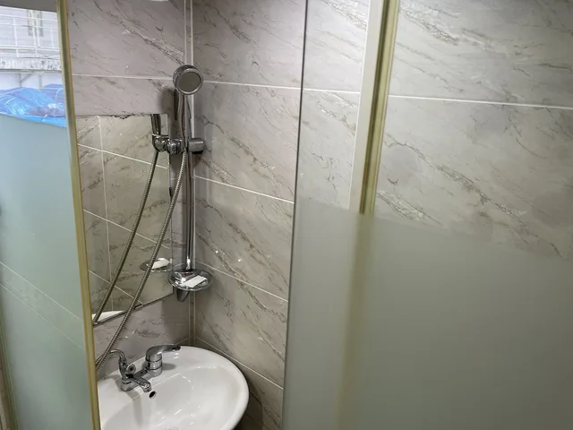 غرفة بسريرين منفصلين وسرير بطابقين، Hostel Chloe 7/10