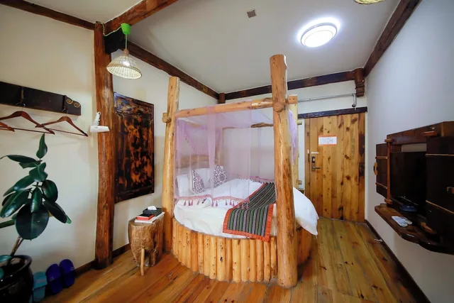 Romantic, Queen Bed, Mountain View, Xiangxi Dreamweaver Inn 1/6