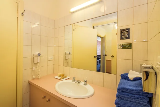 غرفة عائلية بسرير كوين وسريرين منفصلين، Torquay Tropicana Motel 5/5