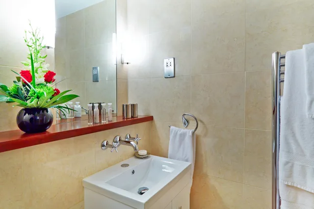 Open Plan, Superior, Apartment, Double Bed, Sofa، Cheval Harrington Court 5/8