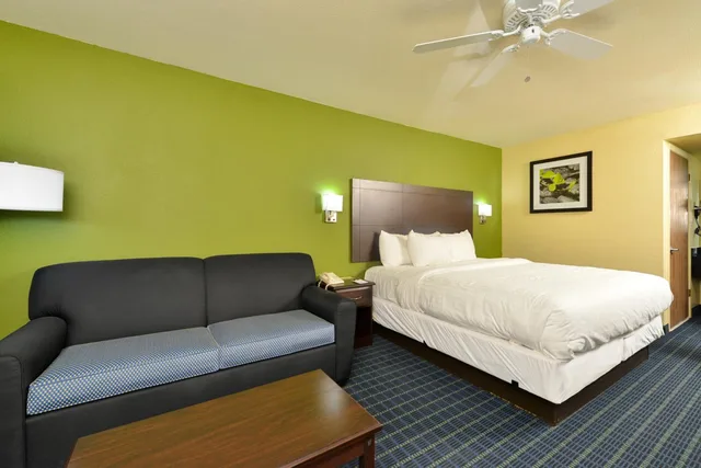 Standard, King Bed, Pet Friendly, Quality Inn Needles, CA 4/5
