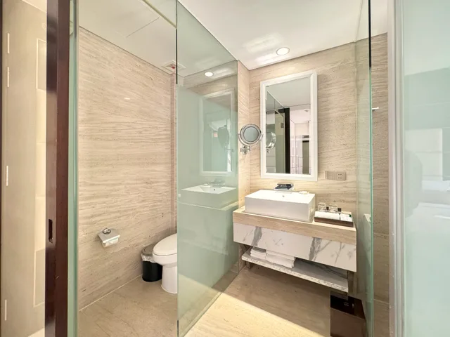 غرفة سوبيريور بسريرين منفصلين بإطلالة على المدينة، Holiday Beach Hotel Danang 2/3