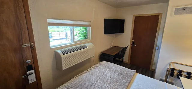 غرفة اقتصادية بإطلالة على الجبل مفردة بسرير كوين، Alpine Trail Ridge Inn 1/1