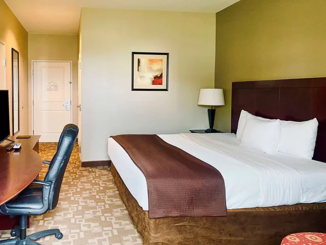 غرفة بسرير كينج بمطبخ صغير، Suburban Studios Berwick - Morgan City 2/8