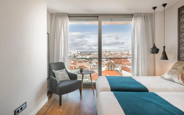 2 Bedrooms, Suite, Apartment، Gran View Apartments Madrid 7/10