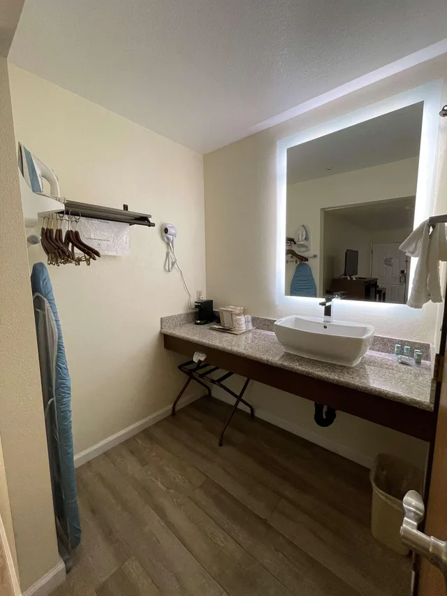 غرفة لذوي الإعاقة، SureStay Hotel By Best Western Williams 8/9
