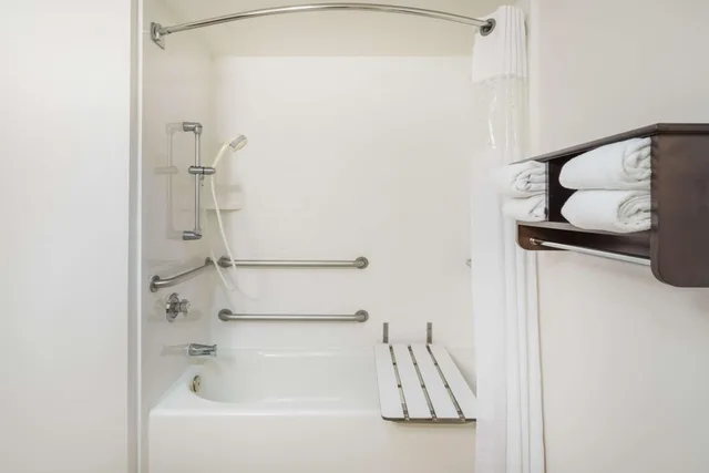 غرفة بسرير مزدوج، Hampton Inn Terre Haute 2/2