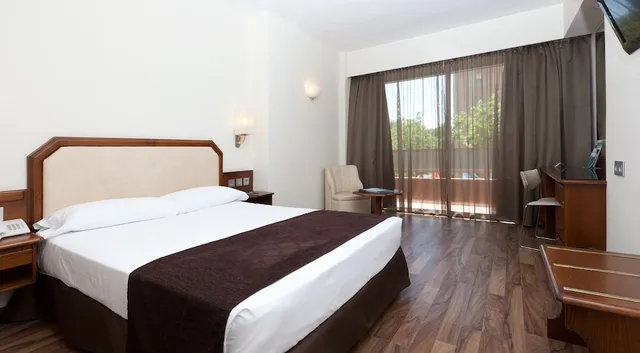 غرفة مفردة بسريرين منفصلين، Senator Barajas Hotel 5/10