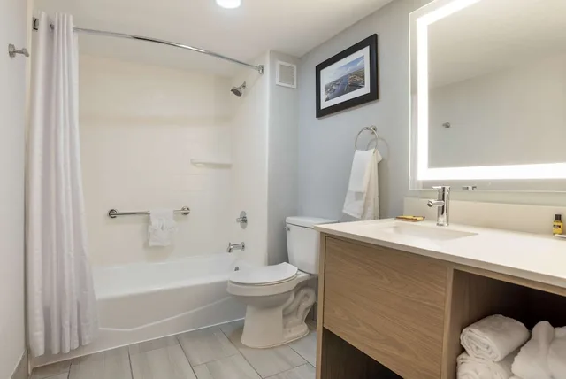 Standard, 2 Queen Beds, Best Western Plus Mobile Inn and Suites 2/3