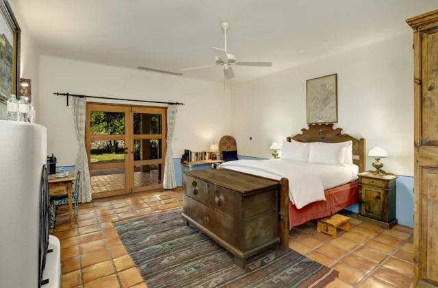 Room, Queen Bed, Garden View, Courtyard Area، Cibolo Creek Ranch Marfa 1/4