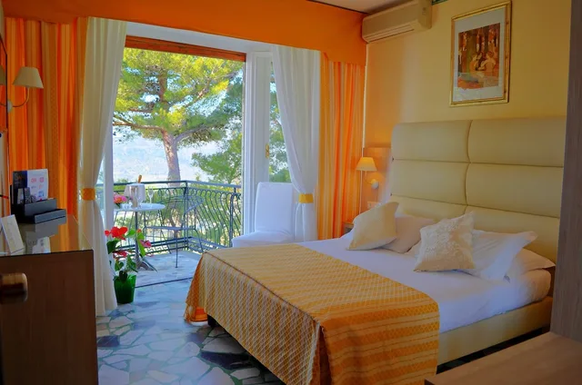 Standard, Single, Double Bed, La Riserva Di Castel D'appio 1/9