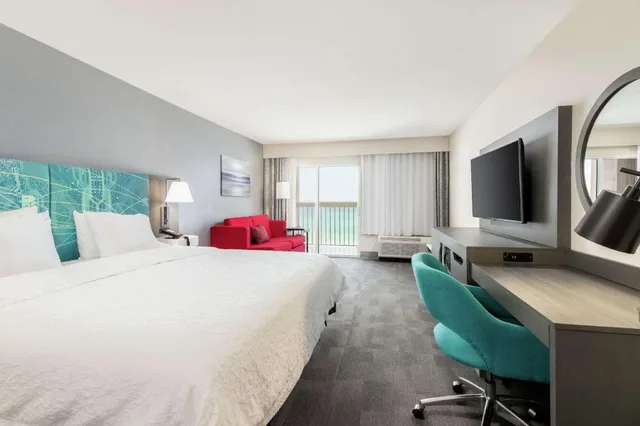 Studio, King Bed, Ocean Front, Sofa, Balcony، Hampton Inn Daytona Beach Shores 1/5