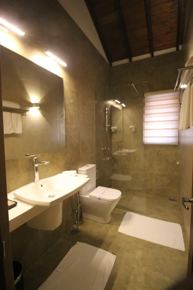 2 Bedrooms, Superior, Suite, 1 King and 1 Single Beds, Garden View, Sofa, Garden Area، The Thinnai 6/7