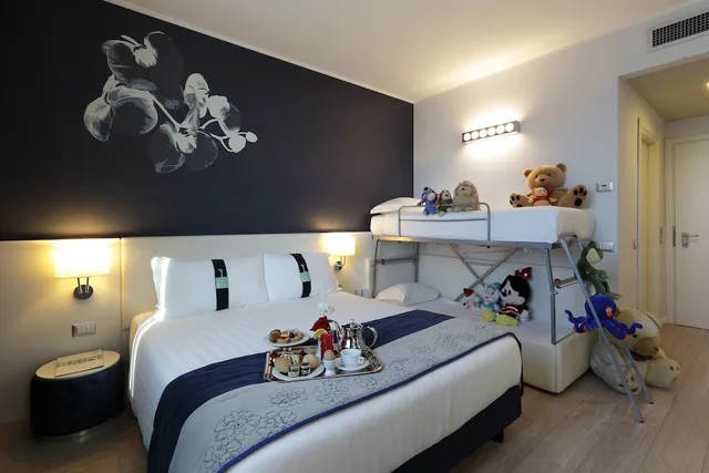 Premium, Bunk Bed, Queen Bed, Holiday Inn Milan Nord Zara 5/13