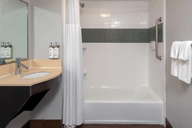 غرفة قياسية مع أريكة، Staybridge Suites Miami Doral Area 5/8