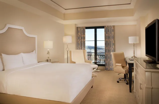 Suite, King Bed, Bluegreen Vacations Eilan Hotel and Spa, an Ascend Collection Resort 2/10