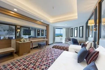غرفة عائلية بغرفتي نوم بإطلالة جزئية على البحر، Adalya Elite Lara Hotel 1/1