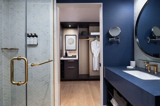 غرفة بسرير كينج لذوي الإعاقة، The Ellison, Oklahoma City, a Tribute Portfolio Hotel 2/2