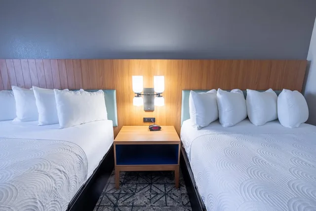 Room, 2 Queen Beds, Accessible, Country Inn & Suites by Radisson, St. Petersburg - Clearwater, FL 4/6