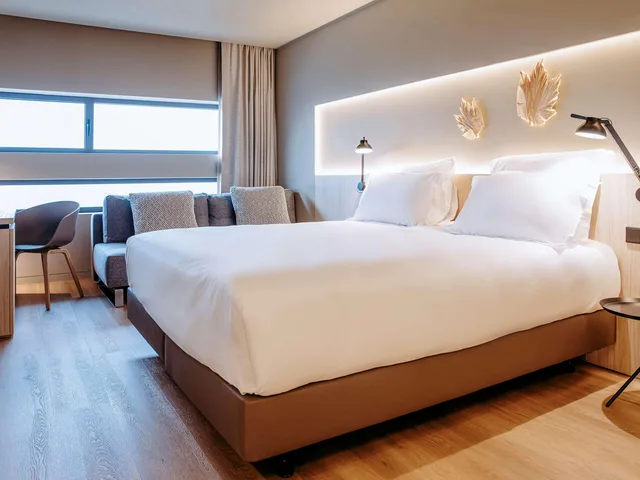 غرفة سوبيريور بسرير كينج مع أريكة، Mercure Fatima 1/10