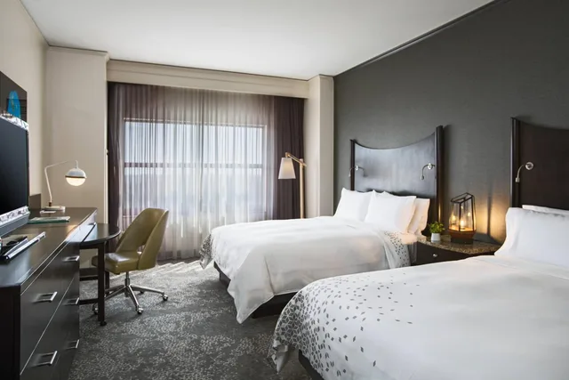 Room, 2 Queen Beds, Concierge Level، Renaissance Raleigh North Hills Hotel 1/8