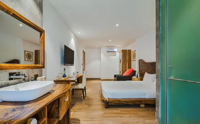 Sky, Double Bed، Sky Gem Hotel - Ben Thanh 6/9