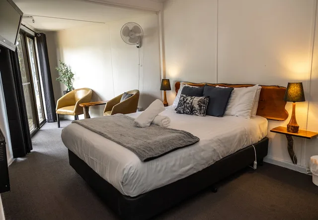 Panoramic, Queen Bed, Lake Side، Tullah Lakeside Lodge 2/5