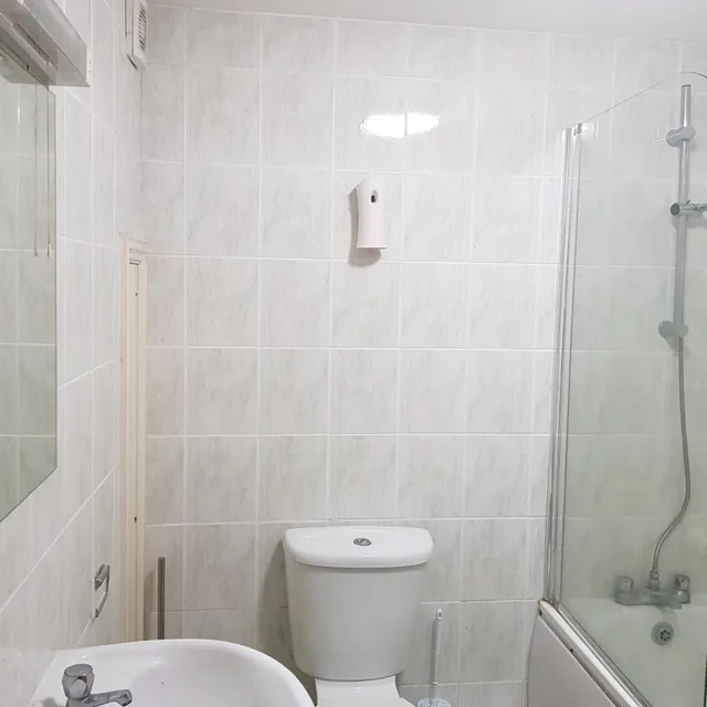 غرفة بسريرين منفصلين بحمام مشترك، Pacific Inn London Heathrow (ex. Essex Inn Hotel) 3/3