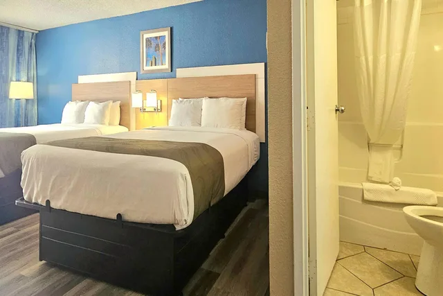 Upgrade, Suite, 2 Queen Beds، Quality Inn & Suites Conference Center 7/10