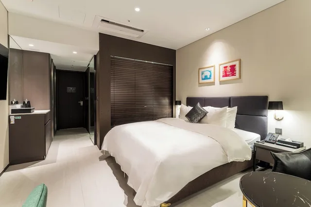 غرفة ديلوكس بسرير كينج بشرفة، Hotel SoulHada Incheon 3/6