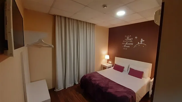 غرفة بسرير كوين، Hostal Petit Príncep 2/4