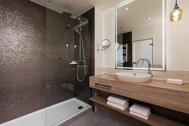 جناح بسرير كينج، Courtyard Hamburg Airport 7/8