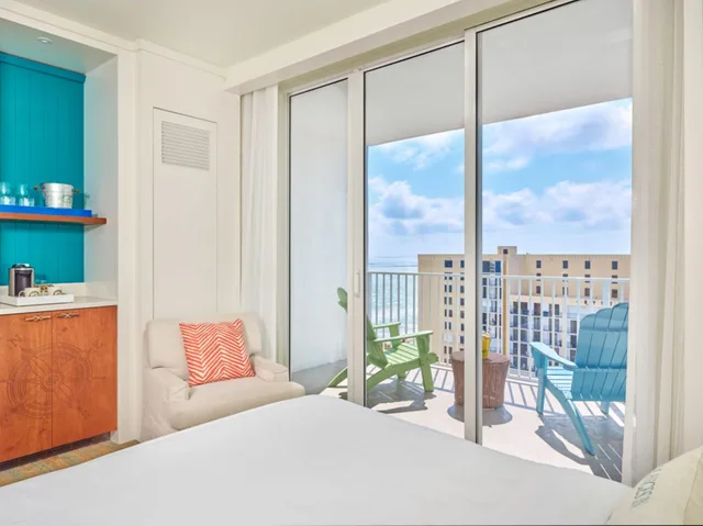 غرفة بسريرين كوين بإطلالة جزئية على البحر، Margaritaville Hollywood Beach Resort 3/4