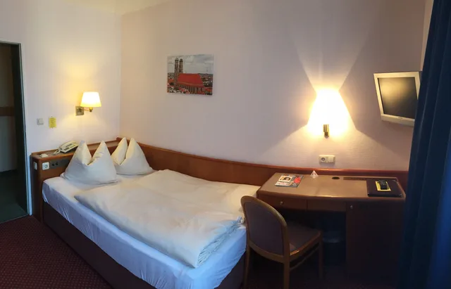 غرفة بسرير كوين، Hotel Carmen 1/1