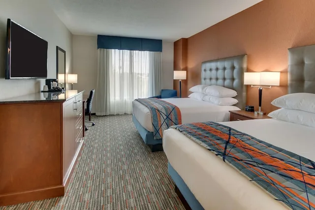 غرفة بسريرين كوين في طابق مرتفع لذوي الإعاقة، Drury Inn & Suites Knoxville West 2/6